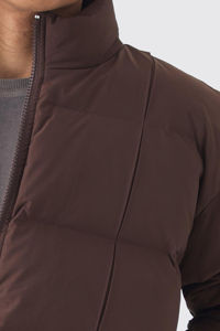 Chaqueta acolchada de invierno para hombre de alta demanda cuello embudo con detalle de piel Lona de calidad a prueba de viento cálido diseño de burbujas Color Chocolate - Product Image 5