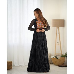 Vestido Largo Informal de Estilo Indio Pakistaní con Estampado Digital Elegante y de Secado Rápido para Mujer, Diseño Navratri Indio, con Borde de Encaje - Product Image 1