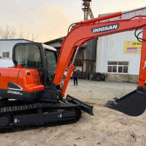 Prix bas, 90% neuf, excavatrice sur chenilles Doosan DX60 d'occasion, 6 tonnes, composants certifiés, vente - Product Image 1