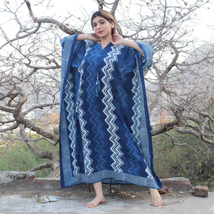 Kaftan ecológico de algodón 100%, elegante estampado de ondas índigo, cómodo vestido de salón de longitud media, vestido informal estampado a mano - Product Image 1