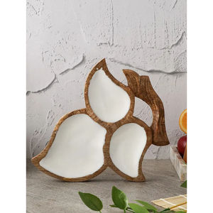 Élégant plateau de service en bois en forme de feuille fait à la main en Inde, parfait pour les repas de mariage et l'affichage des aliments - Product Image 4