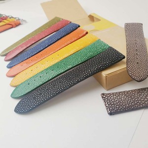 สายนาฬิกาปรับได้,สายนาฬิกาปลากระเบนขัดเงาสีฟ้าล้ำค่า - Product Image 1