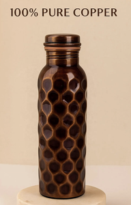 Bouteille d'eau en cuivre de luxe avec une construction durable et un design élégant, disponible pour les commandes en gros, l'étiquetage privé et la gravure. - Product Image 3