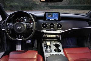 รถสเตอร์นิ่ง GT2 AWD ปี 2018 สภาพดีมาก ไม่มีราคาต่ำสุด 365 แรงม้า เครื่องยนต์ทวินเทอร์โบ V6 เกียร์อัตโนมัติ ภายในเบาะหนังสีแดง ไม่ได้ดัดแปลง - Product Image 4