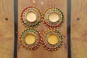เชิงเทียนโลหะลายดอกไม้ Gota patti ทรงกลมหลากสีสำหรับ Diwali ของตกแต่งบ้าน - Product Image 3