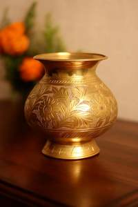 Lota Tradicional de Latón Puro para Puja, Lota Hecha a Mano para Rituales Diarios y Festivales - Product Image 2