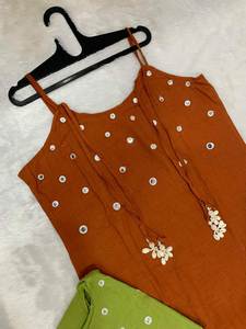 Colección de Diseñador Summer Dhamakha, Salwar Kameez con Elegantes Detalles Bordados, de Secado Rápido, Tradicional y Elegante para Oficina - Product Image 4