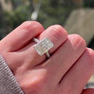 Anillo de compromiso de diamante cultivado en laboratorio con halo oculto y banda pavé de 7.30 quilates, certificado IGI - Product Image 2