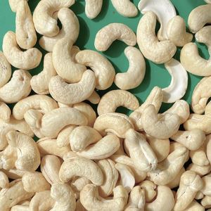 Anacardos crudos de Vietnam de proveedor de confianza, anacardos crudos W180, anacardos enteros de Santiago Vietnam - Product Image 1