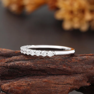 แหวนเพชรครึ่งนิรันดร์ดีไซน์ซ้อนได้เพื่อทุกการใช้งานที่มีสไตล์ - Product Image 1