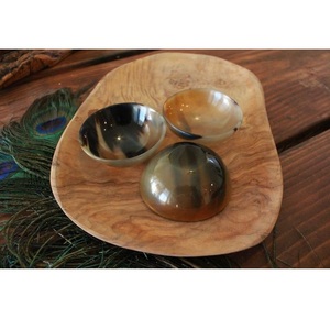 Bol de service décoratif en corne de buffle, accessoire naturel pour la maison et la cuisine - Product Image 1