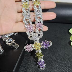 Cadena Cubana Hip Hop con Diamantes de Imitación VVS Incoloros en Plata 925 con Colgante de Flor y Cruz - Product Image 4