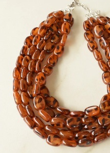 Collar de Cuentas de Resina con Diseño de Concha de Tortuga Marrón Multicapa, Joyería Elegante para Mujer, Diseño de Patrón de Hilos, Accesorio de Moda - Product Image 5