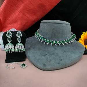 Conjunto de collar de diamantes americanos de corte de precisión con Maang Tikka para bodas y festivales diseñado por American Jewelry Makers - Product Image 1