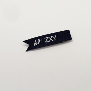 ป้ายริบบิ้นสีพิมพ์หน้าจอคุณภาพสูงแบบสั่งทำได้ป้ายธงวัสดุรีไซเคิลทำป้ายเสื้อผ้ายี่ห้อตั๋วเสื้อผ้า - Product Image 4