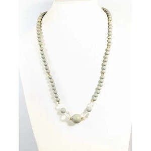Collar largo de acrílico transparente con cuentas de madera redondas en tono dorado y gris de calidad AAA+, 26 pulgadas Cus-Jew115 - Product Image 1