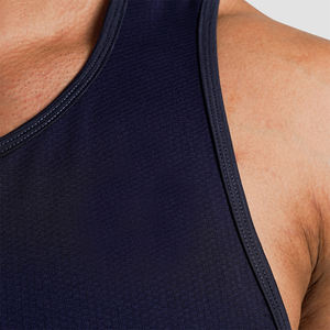 Camiseta sin mangas de poliéster para hombre, chaleco atlético sin mangas, tela ligera transpirable que absorbe la humedad para entrenamiento, gimnasio, correr - Product Image 4