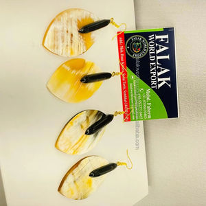 Boucles d'oreilles en corne véritable naturelle de conception élégante pour les femmes faites à la main de luxe Falak World Export by Use Women - Product Image 5