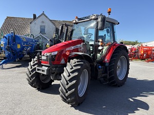 Tractor de ruedas usado Massey Fergus0n 5712S 4WD maquinaria agrícola a la venta - Product Image 2