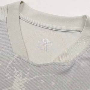 ชุดเสื้อฟุตบอลสำหรับผู้ชายชุดยูนิฟอร์มฟุตบอลสีพิมพ์ซับลิเมชันงาน OEM - Product Image 3