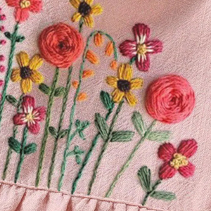 Robe brodée à la main en lin doux pour bébé fille Style décontracté pour le premier anniversaire des tout-petits OEM Made in Vietnam - Product Image 5