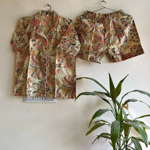 ชุดนอนผ้าฝ้ายคอวีของผู้หญิงไซส์พิเศษชุดนอนพิมพ์ลายดอกไม้ผ้านุ่มกางเกงขาสั้นพิมพ์ลายดอกไม้สำหรับใส่อยู่บ้าน - Product Image 1