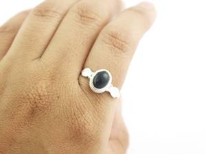 925 Sterling Silver Natural <b>Black</b> Onyx Oval Gemstone Bezel Leaf Design <b>Ring</b> For <b>Women</b> - Product Image 4