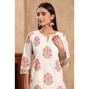 Kurta Elegante Rozana Falak Guldasta con Corte en A, Forro Mul, Detalles en Crochet y Acentos de Diamantes - Product Image 1