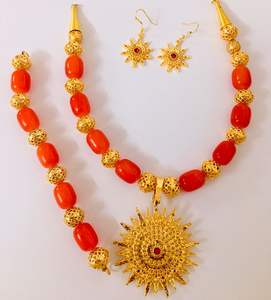 Conjunto de Joyería Vintage de Latón Estilo Dubái con Perlas Clásicas de EE. UU. y Flores, Incluye Pendientes para Aniversarios - Product Image 3