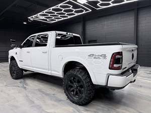 รถมินท์ ปี 2021 รุ่น Ramz 2500 Laramie Night Edition ดีเซล 4x4 สำหรับขับขี่ออฟโรด - Product Image 2