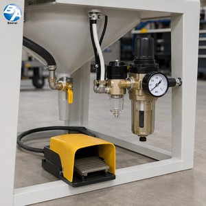 Cabine de sablage métallique mini certifiée CE, à anneau fermé, avec commande manuelle et moteur, et dépoussiéreur indépendant - Product Image 3