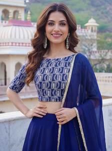 Conjunto de Lehenga Choli de Georgette Azul Rey, Blusa Bordada con Vuelo de 4.5m, Elegante Dupatta Largo hasta el Suelo, Estilo Bollywood para Fiestas - Product Image 5