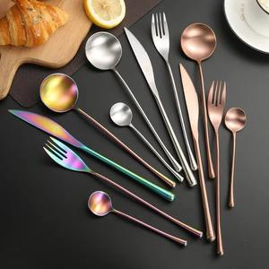 Nouveau design de coutellerie occidentale épaissie créative en acier inoxydable, ensemble de couteaux à poignée, fourchettes et cuillères pour la maison - Product Image 2