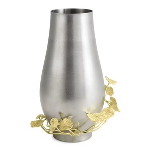 Jarrón de Metal Plateado con Detalles de Flores Doradas, Ideal para Decoración de Salón, Eventos, Estilo Festivo y Exhibición para Ocasiones Especiales, de la India - Product Image 4