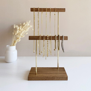 Support à bijoux à armature en métal avec base en bois naturel de qualité pour exportation, design moderne, finition dorée, taille personnalisée, usage décoratif de table - Product Image 4
