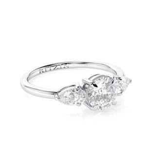 Bague de mariée en diamant taillé rond avec 3 pierres pour femme - Product Image 6