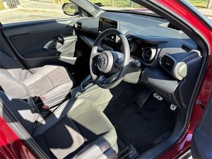 Auto Usado en Buenas Condiciones, <span class=keywords><strong>Toyota</strong></span> <span class=keywords><strong>Yaris</strong></span> <span class=keywords><strong>Cross</strong></span> GR Sport <span class=keywords><strong>2024</strong></span>, 1.5P HEV ECVT FWD SUV, Envío a Todo el Mundo - Product Image 2