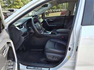 SUV d'occasion 2024 Turbo Automatique XLE Premium AWD R17 Volant à droite Sièges en cuir foncé ACC Porte-bagages de toit en alliage d'aluminium - Product Image 5