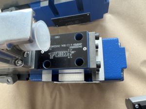 Vanne de commande directionnelle proportionnelle 4WRTE 16 V1-200L-4X/6EG24EK31/F1M Servo hydraulique 4WRTE 4WRTE10 4WRTE16 - Product Image 2