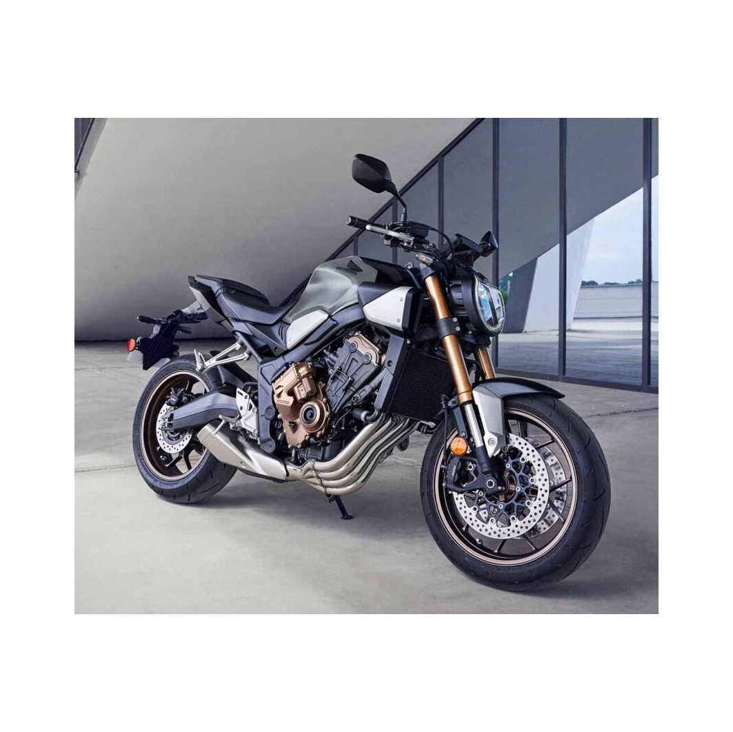 Мотоцикл Honda в хорошем состоянии готов к торговле с международными дилерами на двух колесах
