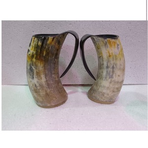 Authentique chope à bière en corne naturelle faite à la main, polie et personnalisable en taille avec style animal ou ange - Product Image 4