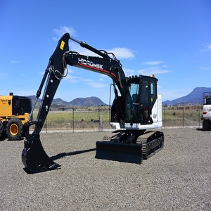 Mini-excavatrice sur chenilles Hidromek avec moteur, pompe et poignée conçue pour les sites à accès restreint, maintien d'une force de rupture impressionnante - Product Image 1