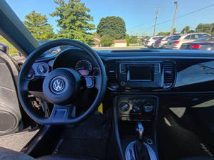 Voiture d'occasion de qualité abordable, Volkswagen Beetle 1.8T Wolfsburg Edition PZEV 2016, conduite à gauche - Product Image 2