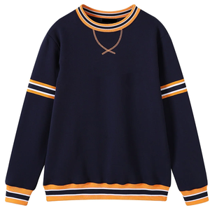 Sudadera Unisex Kankakee Negra de Invierno con Cuello Redondo, Logotipo Bordado en Chenilla, Bolsillo Tipo Canguro Forrado - Product Image 1