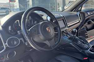 Véhicule Utilitaire Premium d'Occasion 2024 Ultra-Luxe de Taille Moyenne, Berline Haute Performance 4 Places avec Confort Avancé et Transmission Automatique - Product Image 3