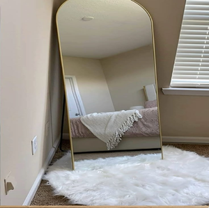 Miroir sur pied avec cadre en laque dorée, parfait pour une décoration ludique, éclectique et artistique. - Product Image 5