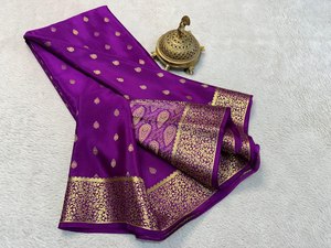 Saris en soie de Mysore pure brodée pour femmes, conçus par des designers, pour les occasions de fête et de mariage - Product Image 3
