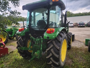 Tractor Agrícola John Deere 5075E 2023 con Motor de 75HP y Caja de Cambios - Product Image 3