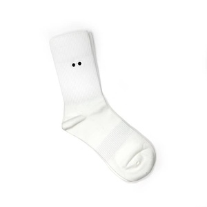 Custom Funny Eyes bordado Crew calcetines de algodón calcetín Casual hombres calzado pedido al por mayor Fabricación de Vietnam - Product Image 3