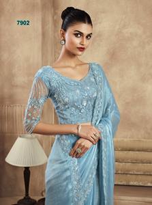 Saree de créateur en soie de qualité supérieure avec bordure Zari et embellissements en pierre parfait pour les occasions de mariage - Product Image 5